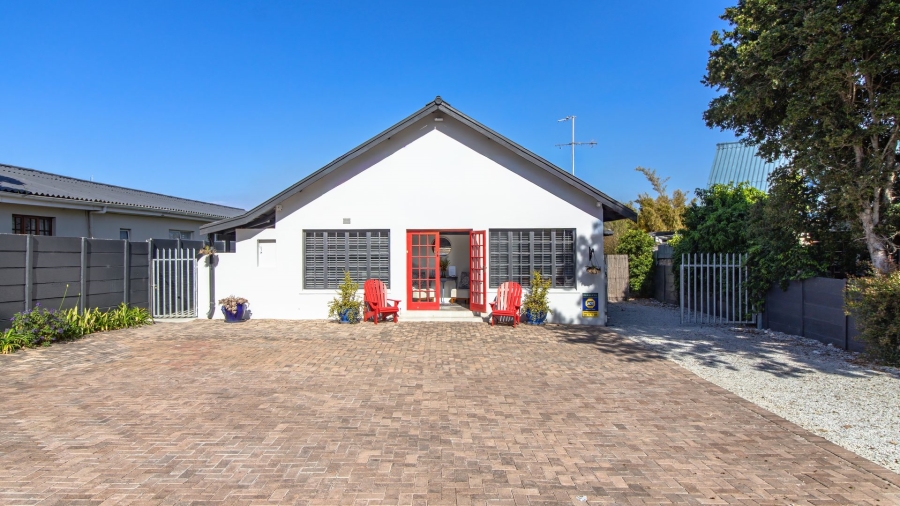 1 Bedroom Property for Sale in Sandbaai Western Cape